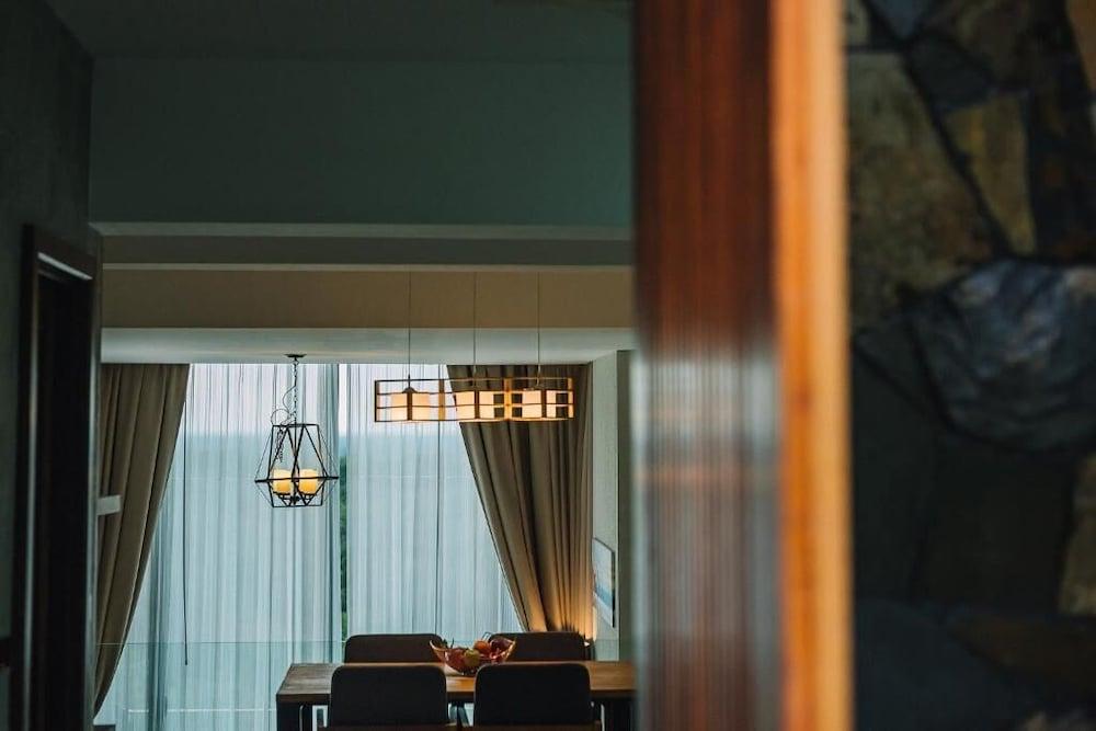 Sky View Luxury Pool Villa Suratthani