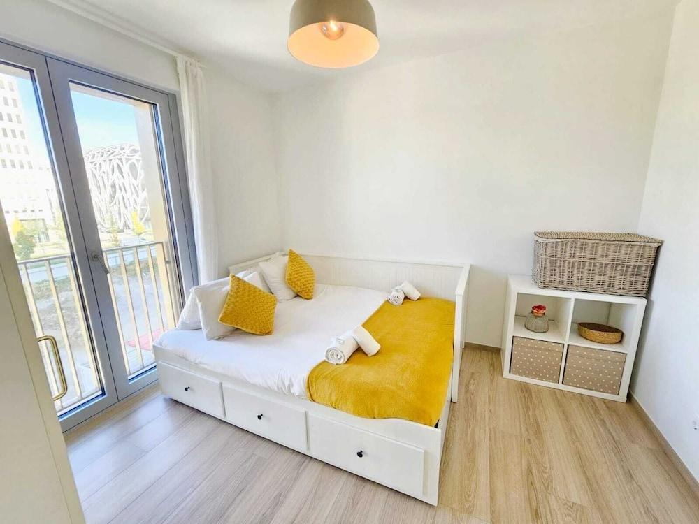 Central 2BR Flat w terrace&parking