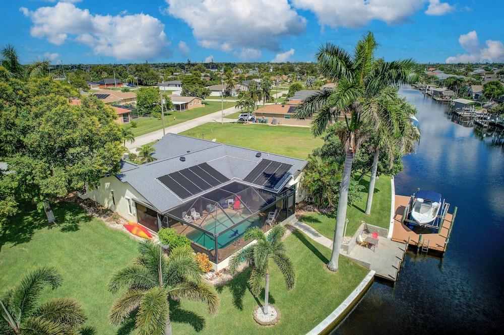 4 Mi to Cape Harbour Fun: Canalfront Oasis