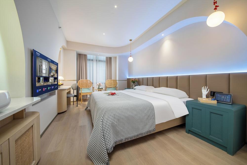 AI Lives In The Future Hotel（Xi'an High tech Zone Science and Technology Second Road Subway Station）