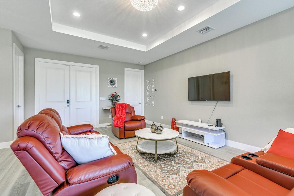 Game Tables & Screened Patio: Spacious Naples Home