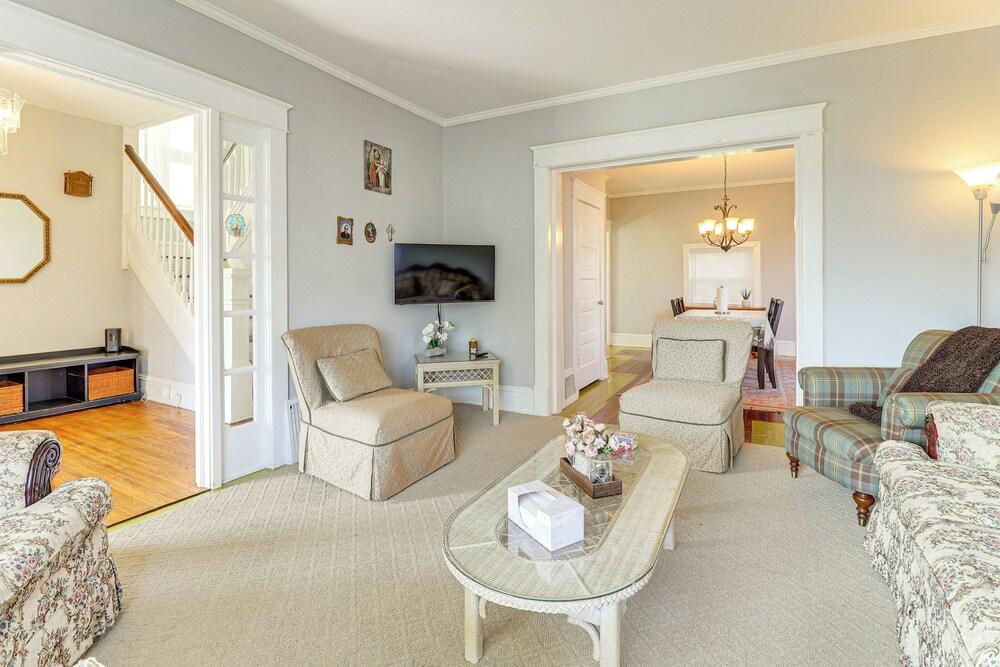 1 Mi to Dtwn & Franciscan University: Home w/ Yard