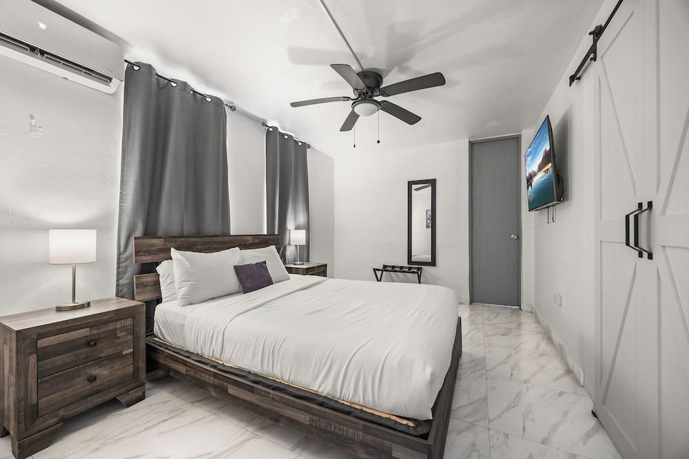 Private Pool Pet-friendly Steps to the Beach