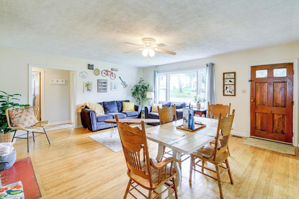 Cozy Home w/ Spacious Yard: 2 Mi to Dtwn Bristol