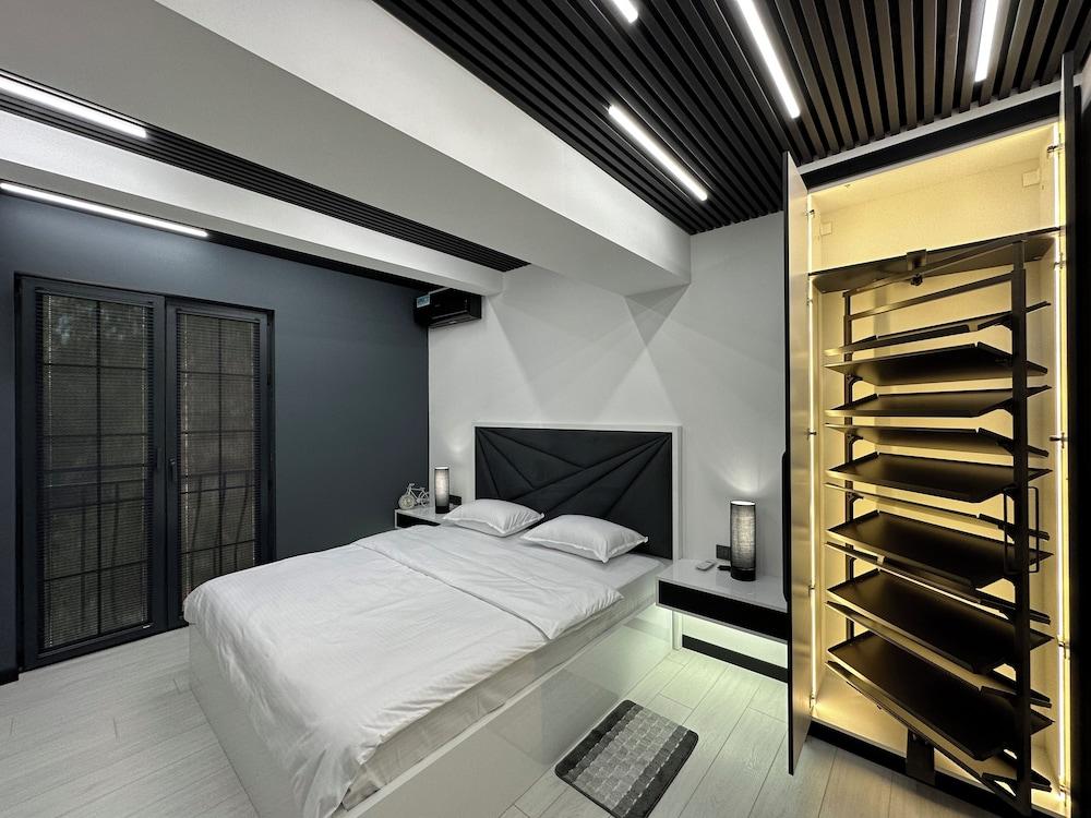 Apartment by Luxe Group MA777