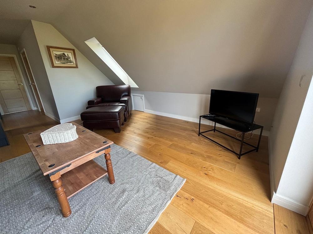 Tranquil Pond View Loft Retreat in Sudbury