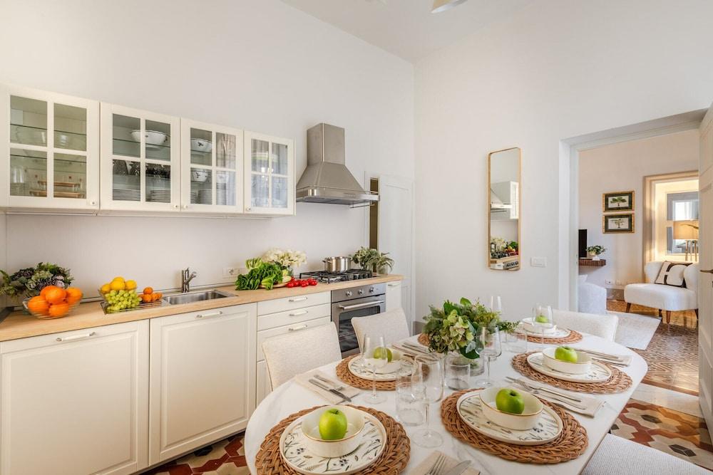 The Frescoed Tale A Charming 3 Bedrooms Apartment