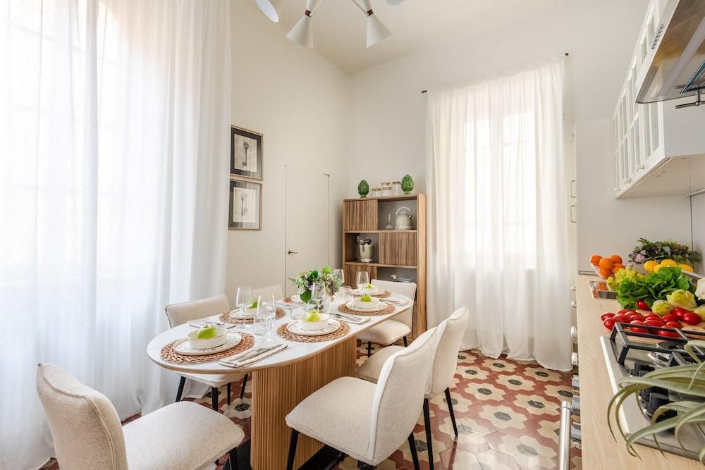 The Frescoed Tale A Charming 3 Bedrooms Apartment