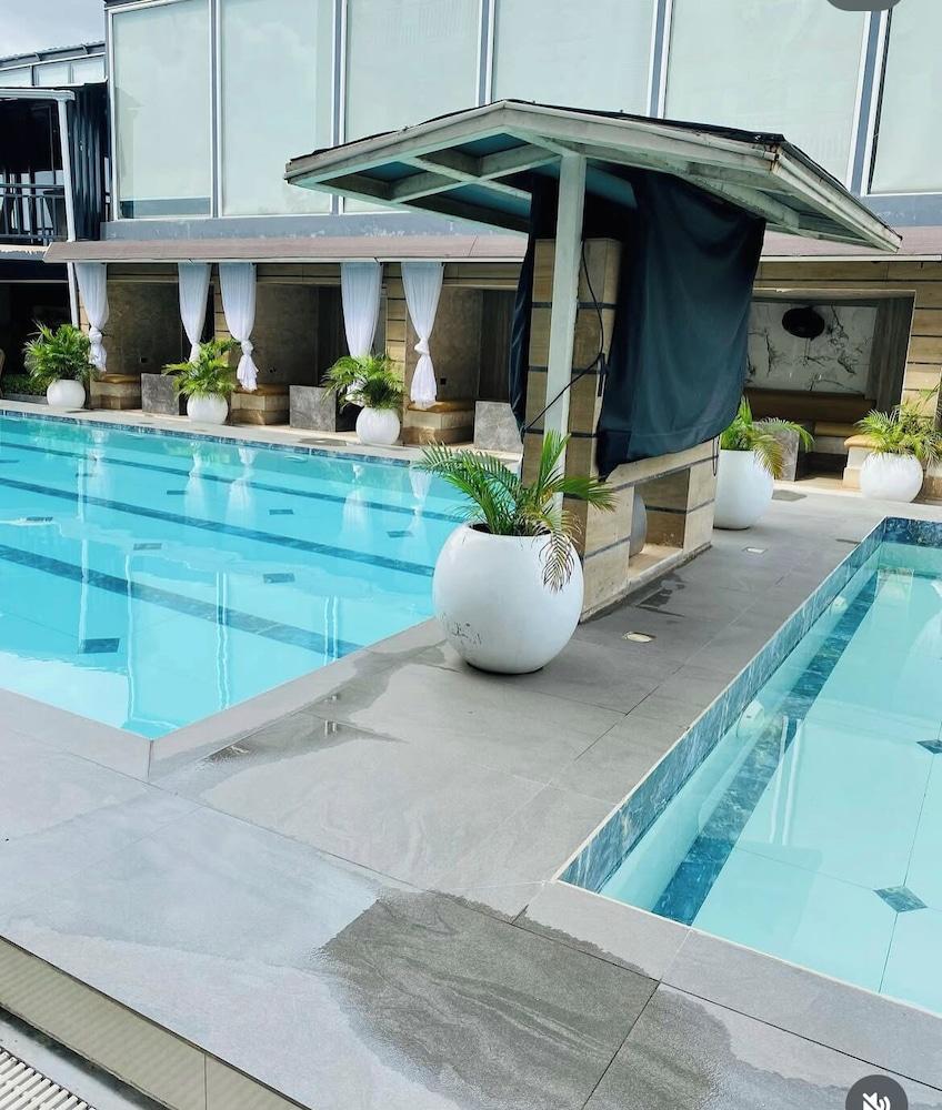 Hotel 2020 And Apartments