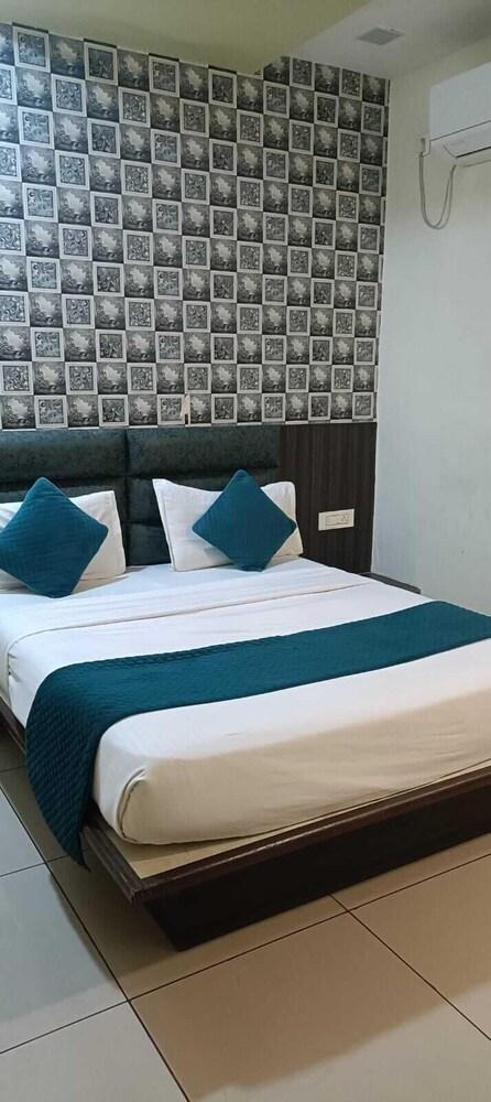 HOTEL SHIV RESIDENCY
