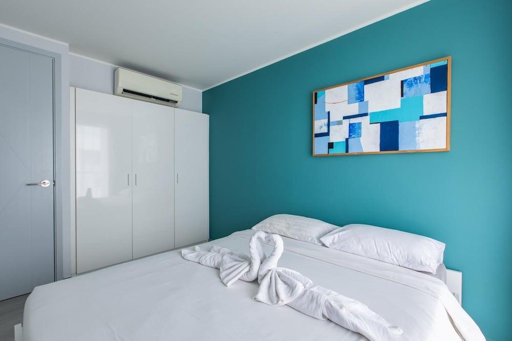 Pool View 1 Bed Apt T2-720