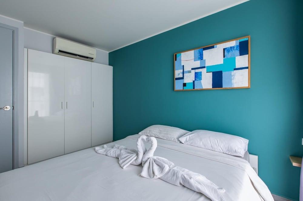 Pool View 1 Bed Apt T2-720