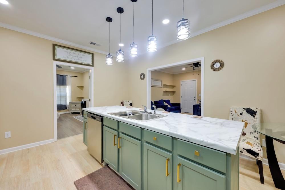 < 10 Mi to Uab: Birmingham Group Getaway