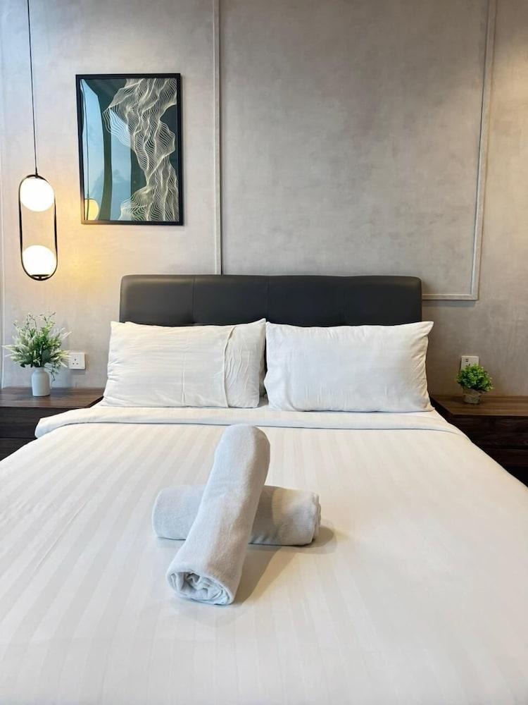 Scarletz Premium Service Suite KL