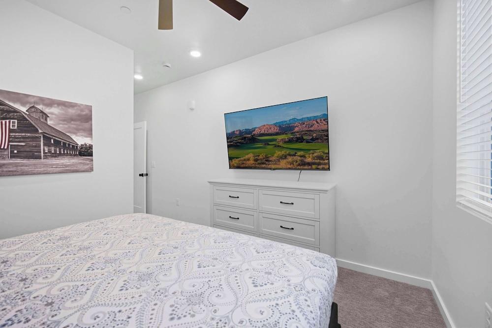 The Grand Retreat - 18 Guests