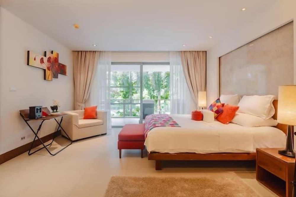 Elegant Beachfront 3BR Condo at Pearl of Naithon