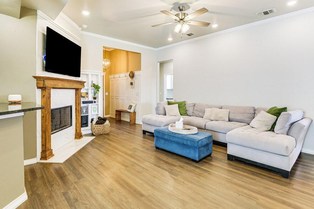 11 Mi to Texas Tech University: Cozy Family Home!