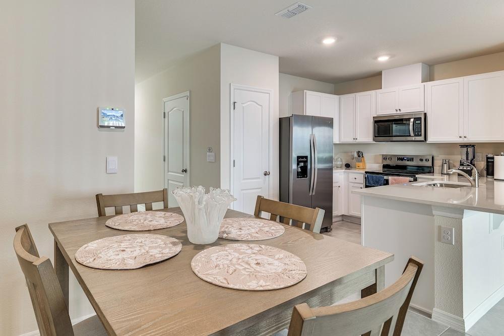 2 Mi to Dtwn: Newly Built Townhome in Davenport