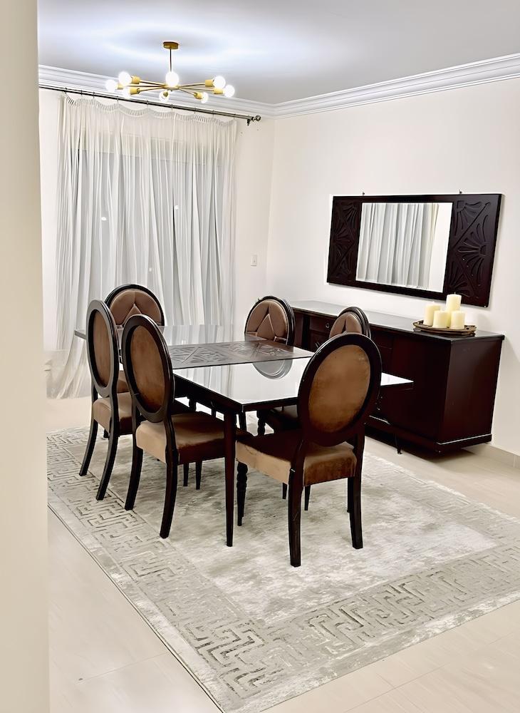 Elegant Apartment -sheikh Zayed Compound