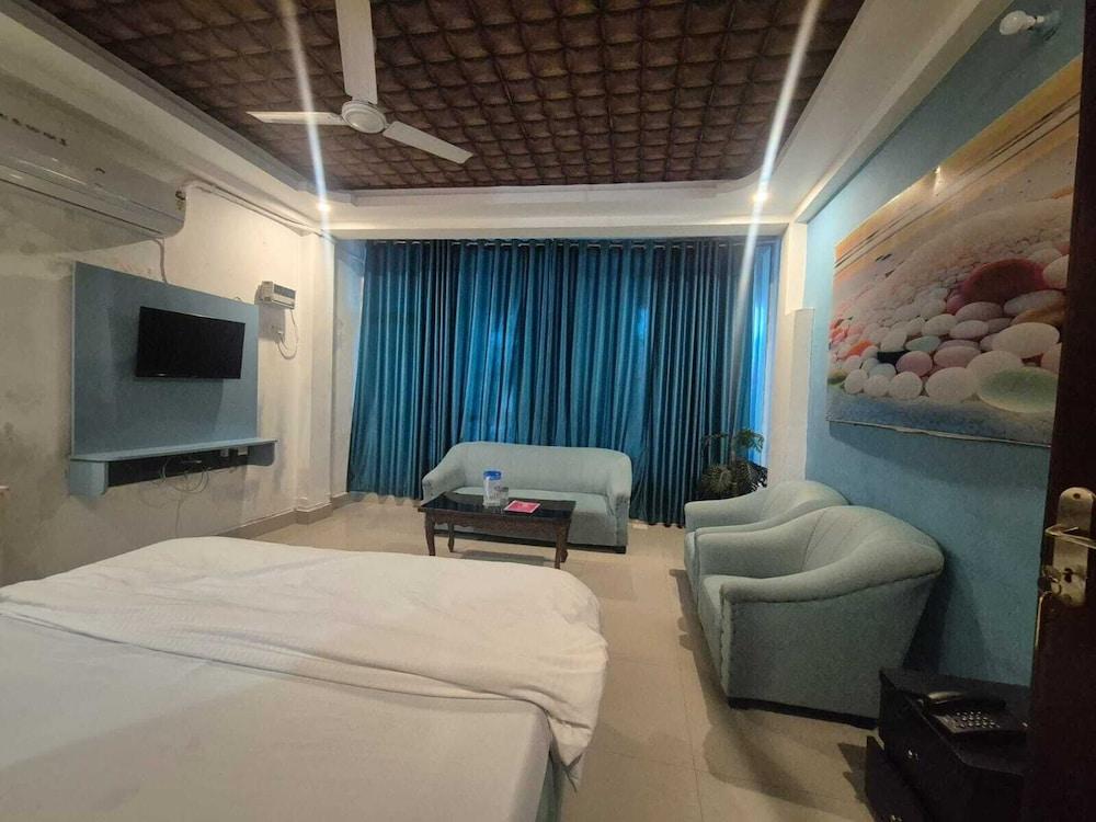 Varun Hotel and Restaurant