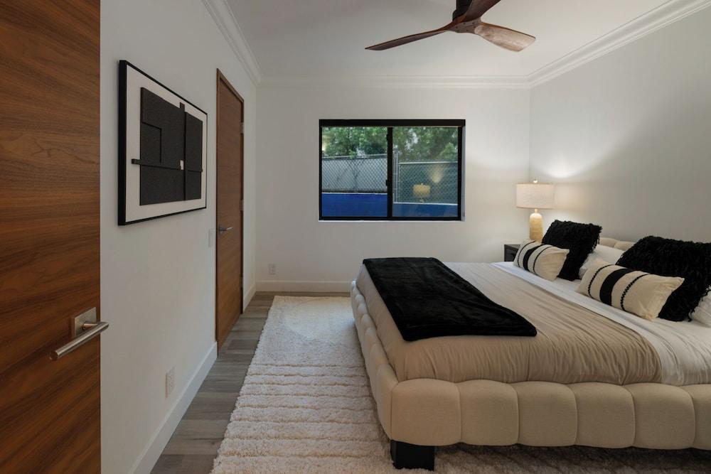 Valea Estate - Secluded Beverly Hills Retreat 1-acre Oasis