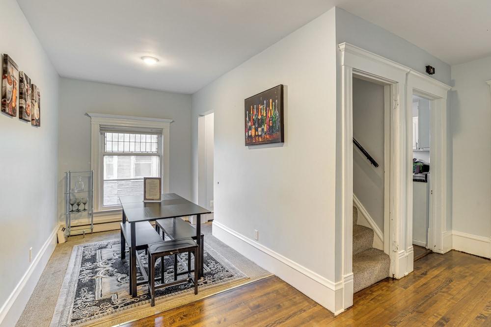 2 Mi to Dtwn! Walkable Minneapolis Apt w/ Deck