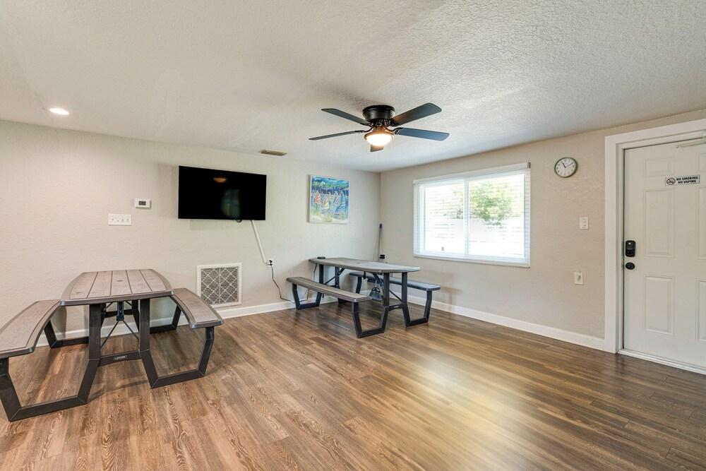 2 Mi to 7 Sisters Springs! Home w/ Resort Perks