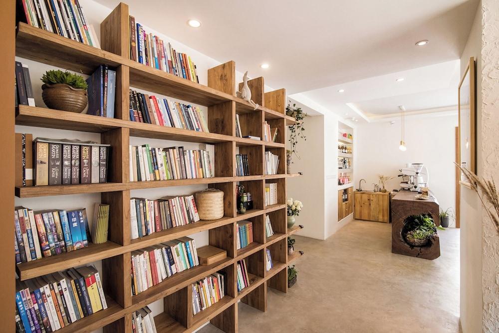 Verdant Whisper Stone Hill Seaview Inn