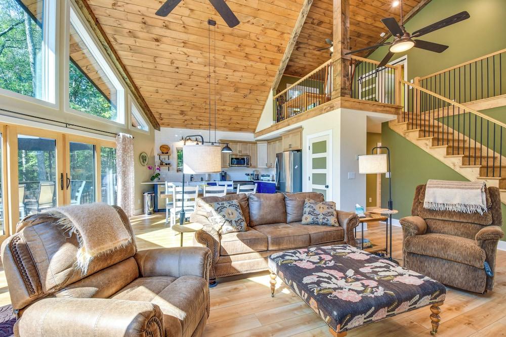 Secluded Lake Lanier Cabin w/ Game Area