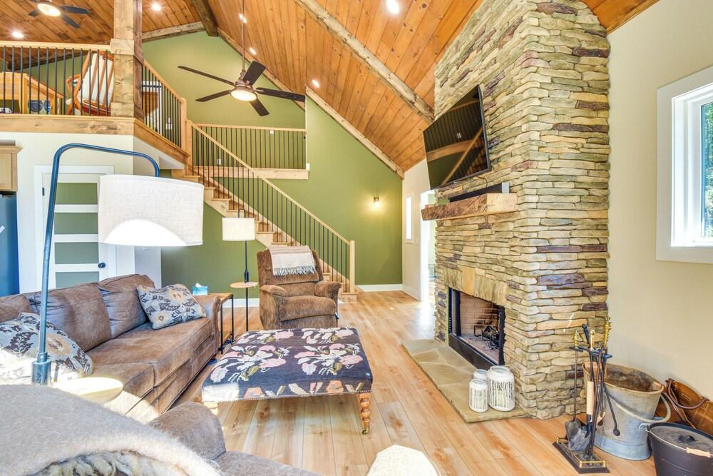 Secluded Lake Lanier Cabin w/ Game Area