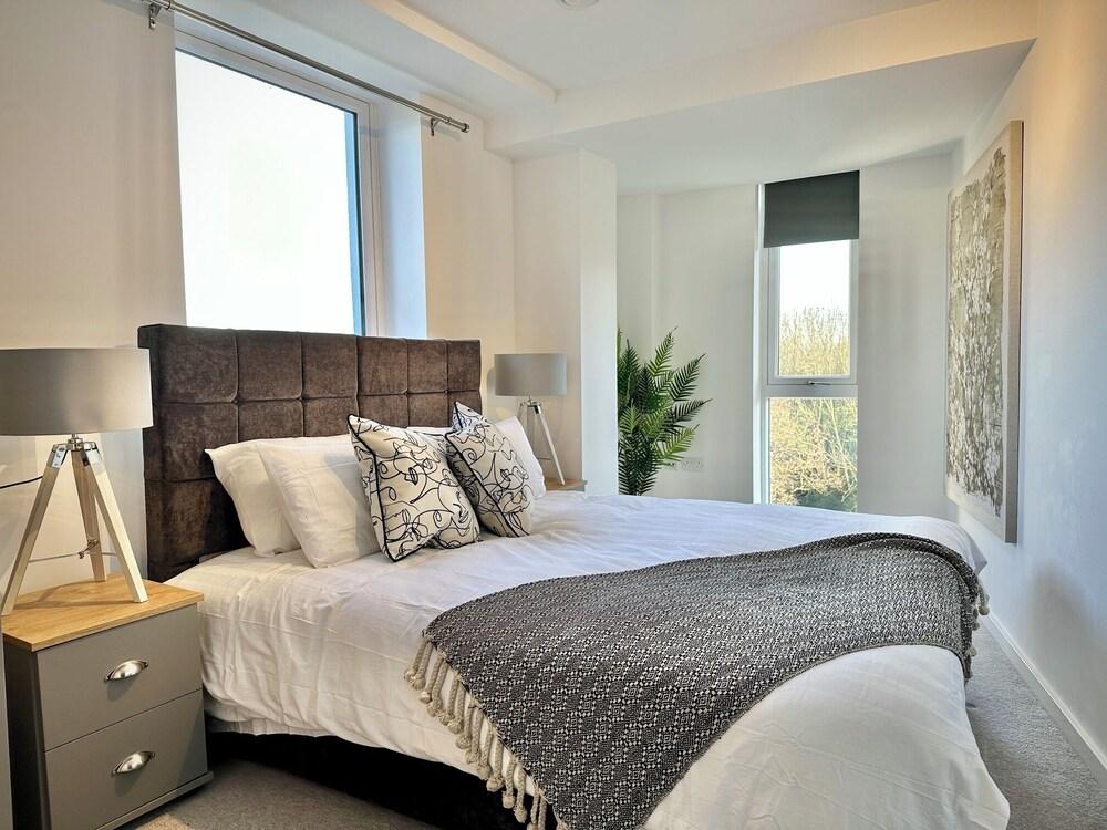 Coates House by Guestz