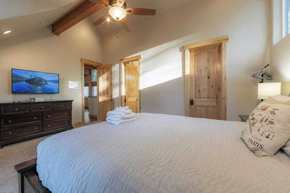 The T-pot Chalet for 12