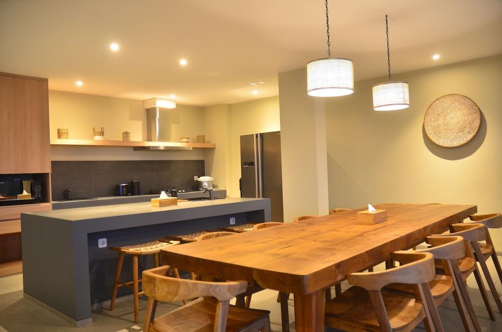 Emerald hill 12 BR karaoke heated pool