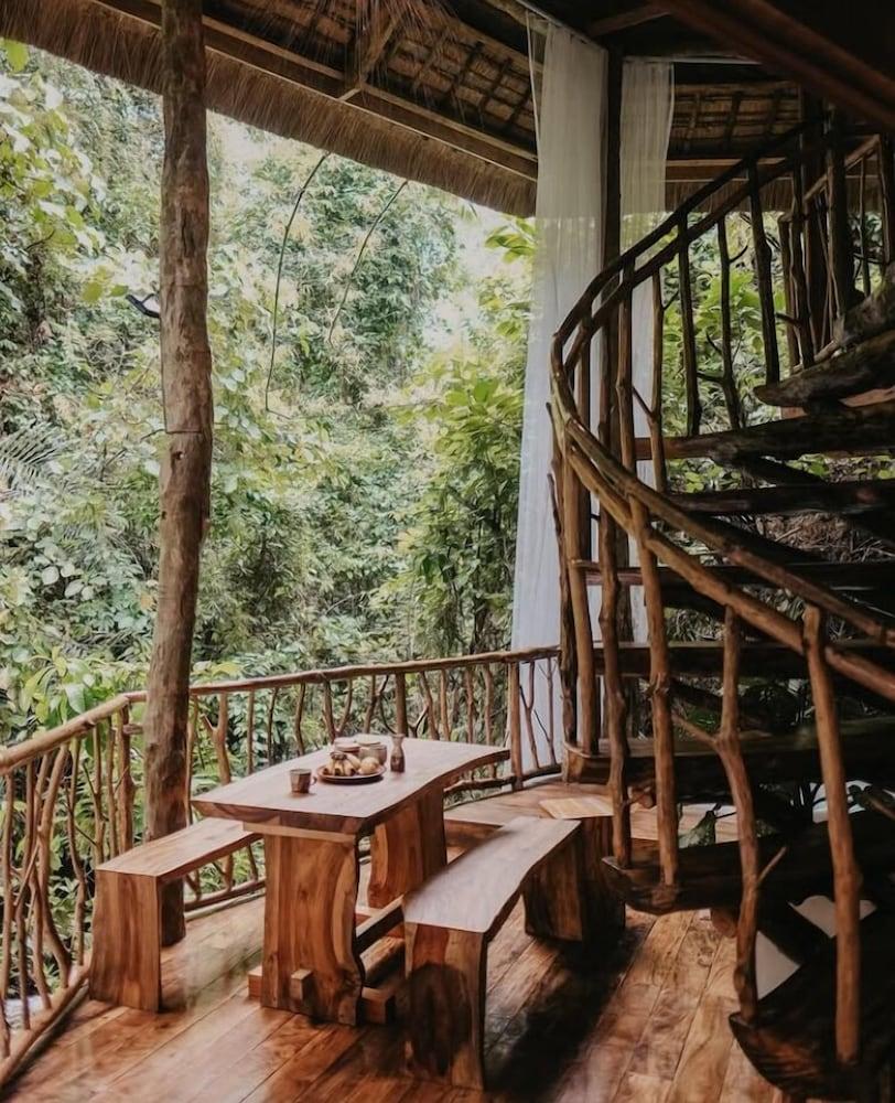 Treehouse de Valentine Mountain Resort