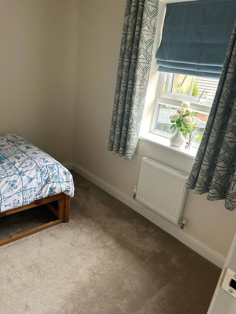 Comfortable 5 - Guest Abode - In Quiet Village