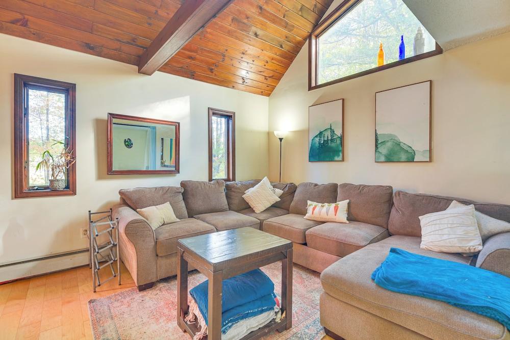 Lake & Trail Access On-site! Fairfax Hideaway