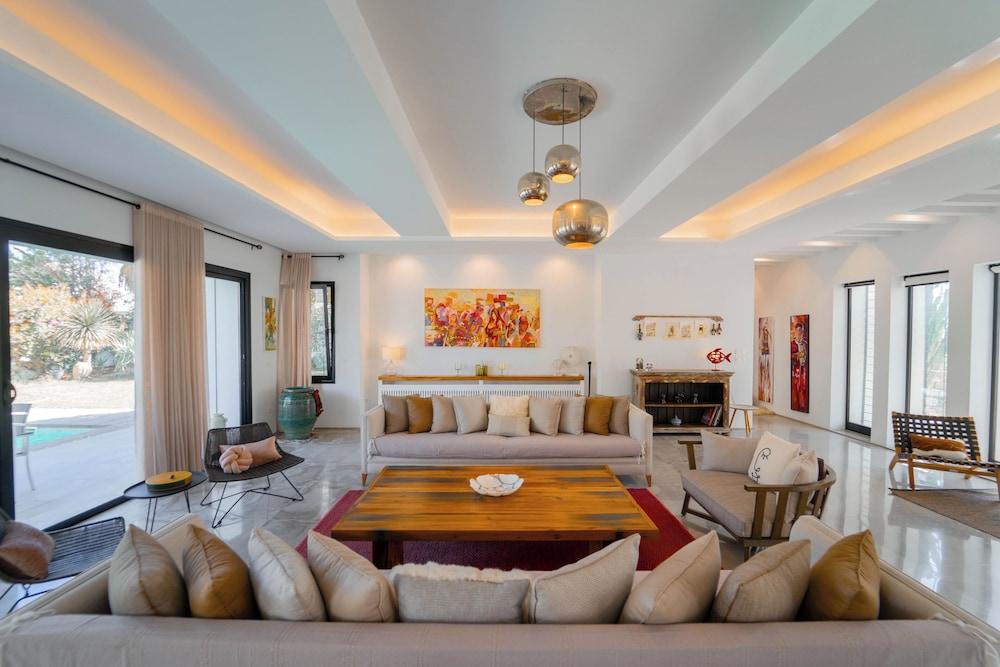 Villa Jar l Gance et Authenticit