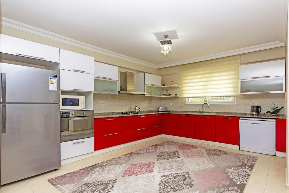 Paradise Town Villa Alison