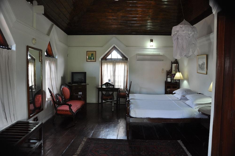 The Old Courtyard Hotel