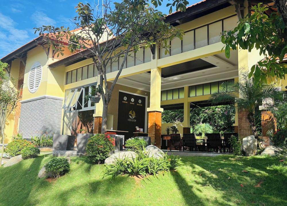 Hon Rom Central Beach Resort
