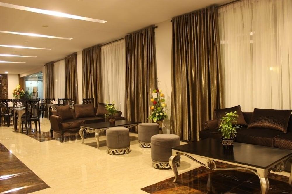 Grand Amira Hotel