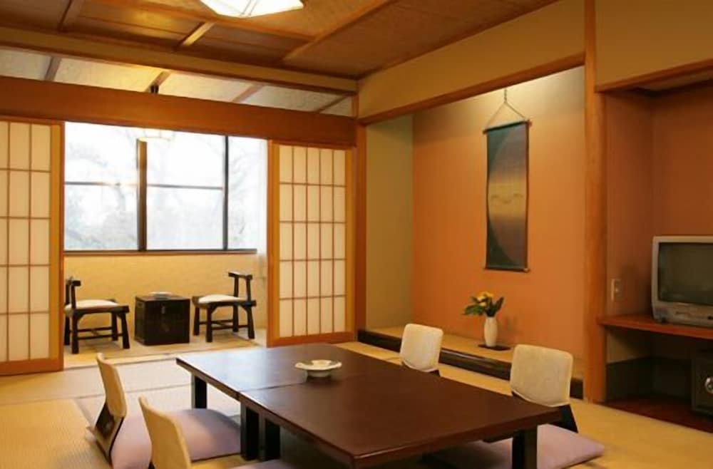 Yamashiro Onsen Ryokan Tatami