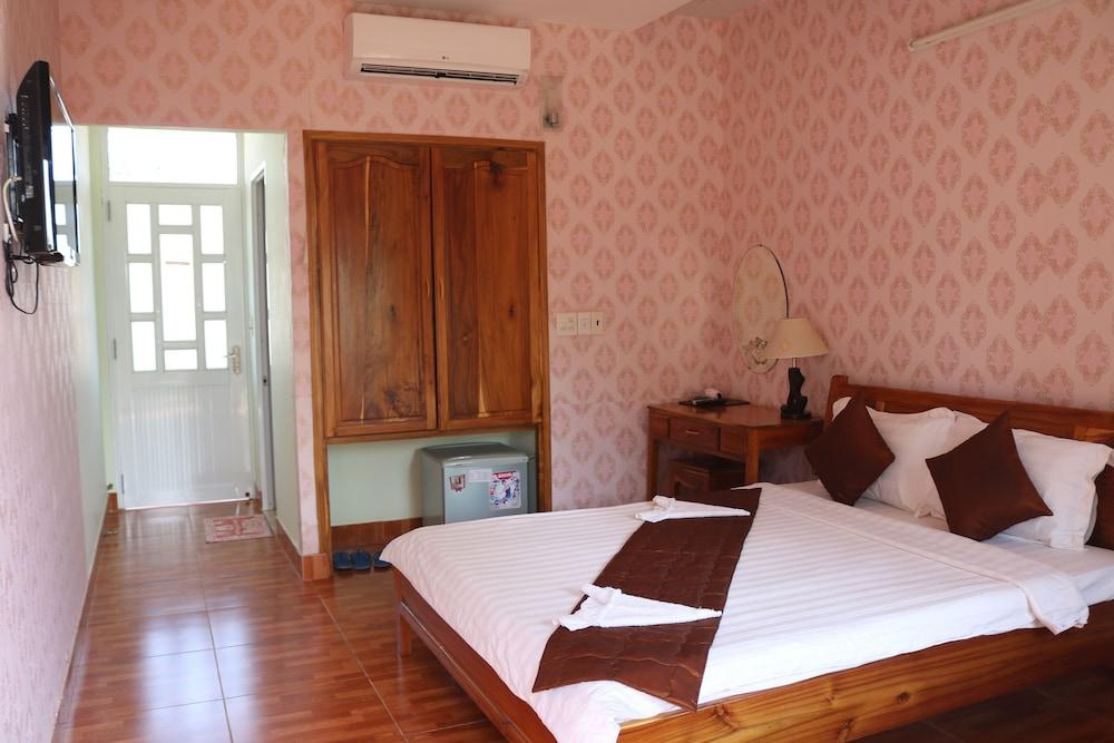 Sunrise Village Hotel