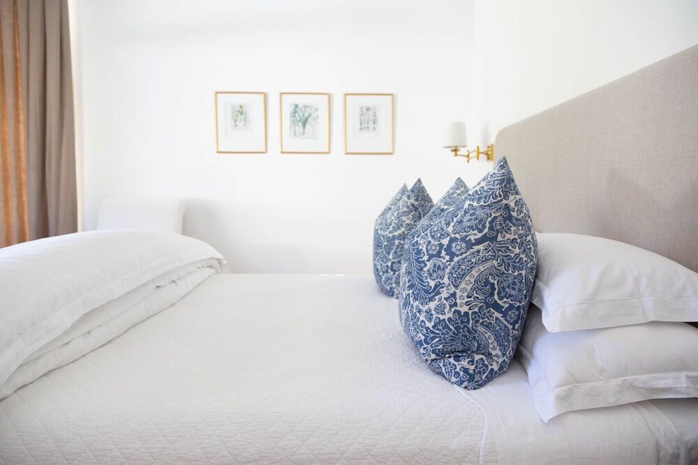 Lily Pond House at Le Lude