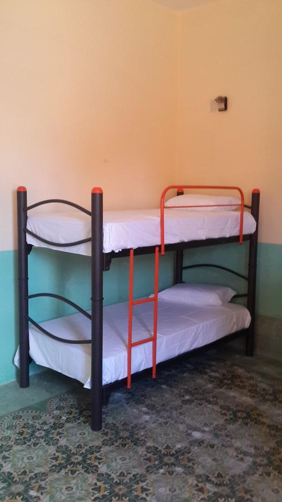 Hostal La Ermita - Hostel