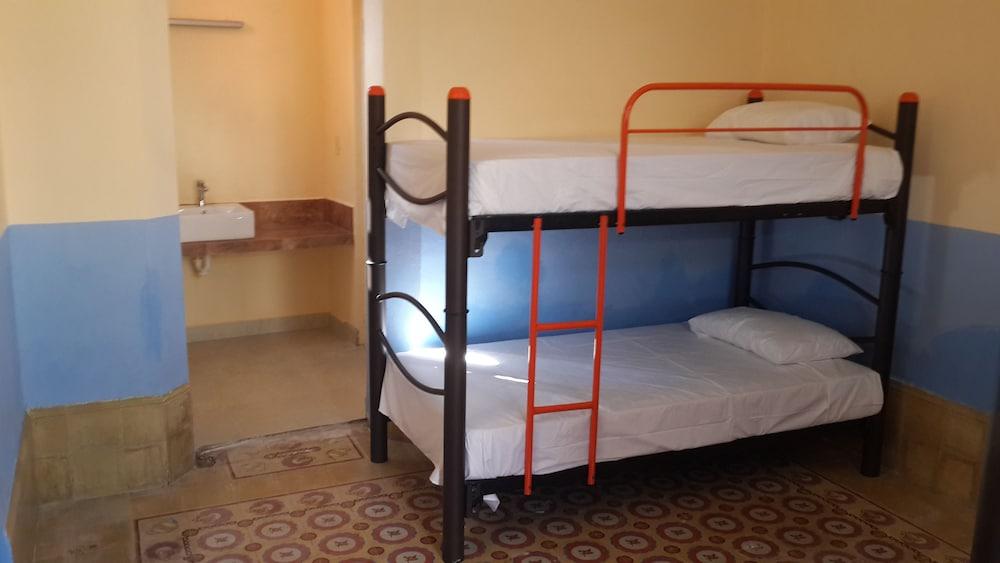 Hostal La Ermita - Hostel