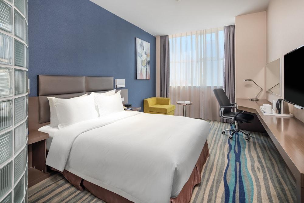 Holiday Inn Express Shenyang North Station by IHG
