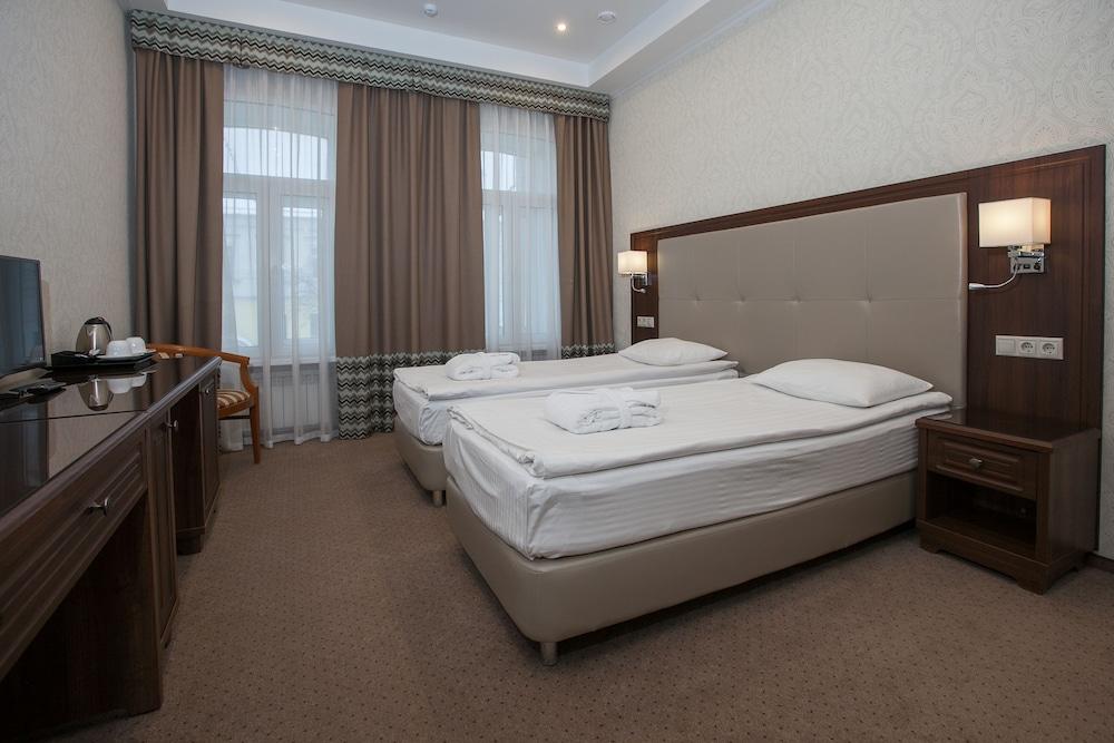 U Zolotykh Vorot Hotel