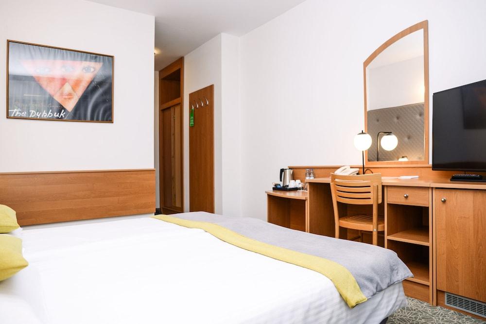 Dwór w Tomaszowicach