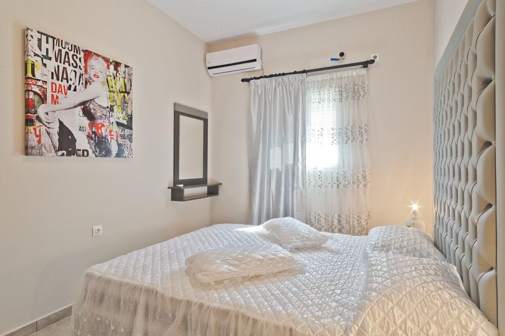 Montemar Studios & Apartments